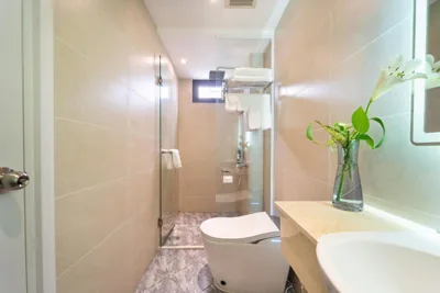 King Suite mit Balkon und Garten — Nicecy Hotel - Trương Quyền